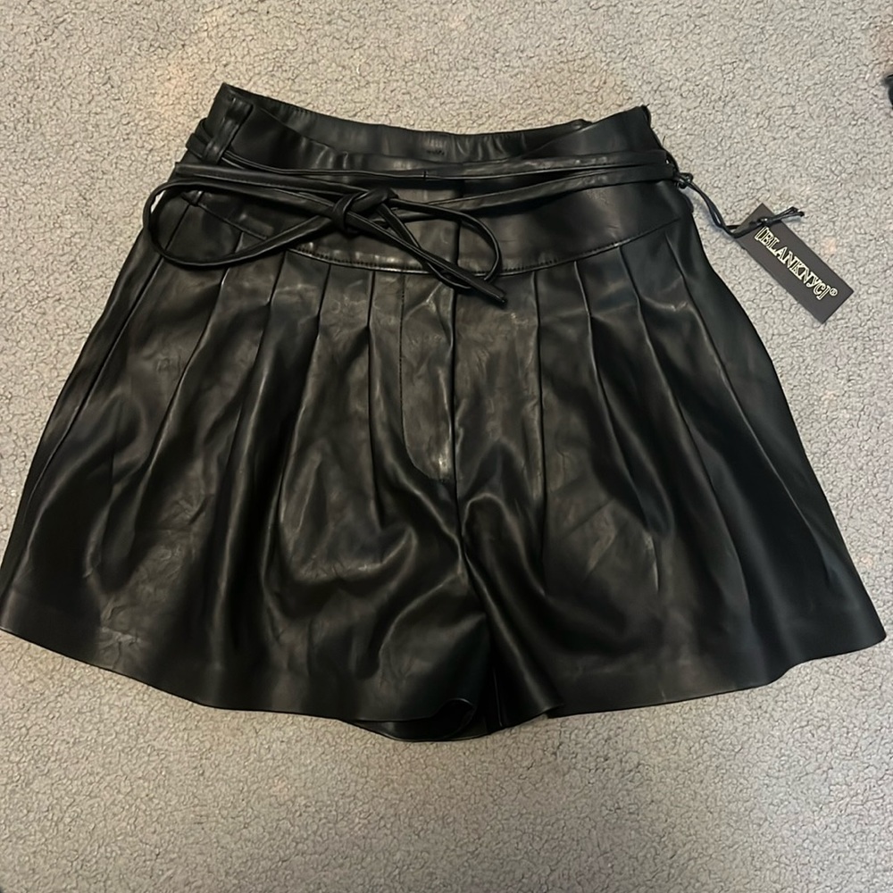Blank NYC High Waist Black Pleated Shorts Brand New Size 27